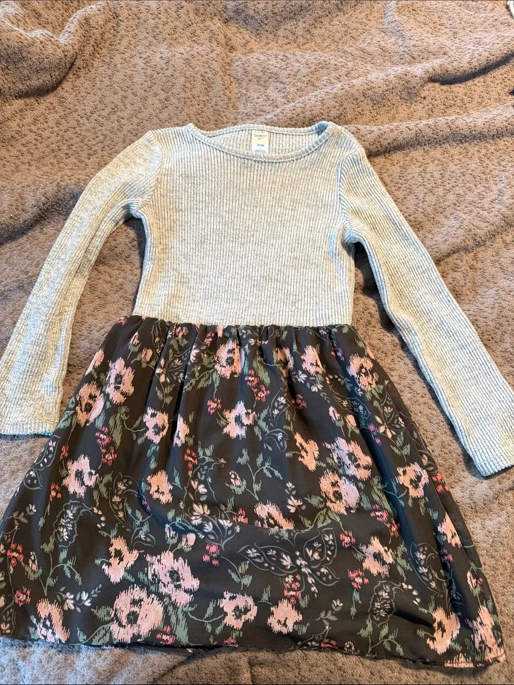 OshKosh B'gosh Light Gray Ribbed Top with Black Floral Skirt